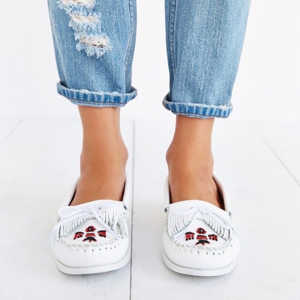 Minnetonka Thunderbird White Leather Beaded Softsole Moccasins Womens 6.5 8678